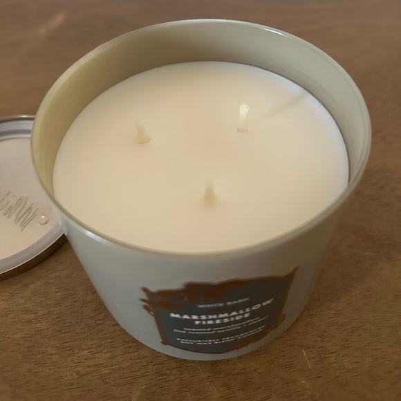 NEW White Barn Marshmallow Fireside 3 wick Candle NEW - Picture 2 of 3